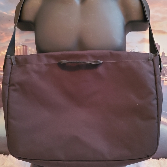 TUARI Bag - Picture 10 of 16